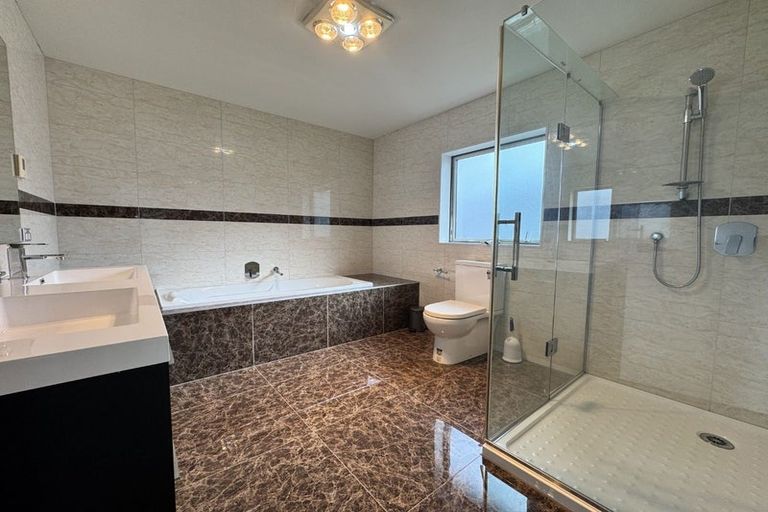 Photo of property in 39 Travis View Drive, Fairview Heights, Auckland, 0632