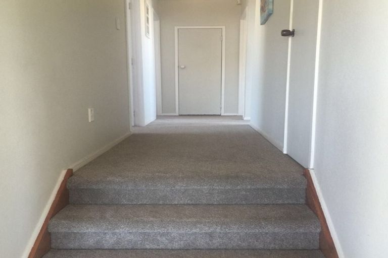 Photo of property in 9 Erica Road, Sunnynook, Auckland, 0620