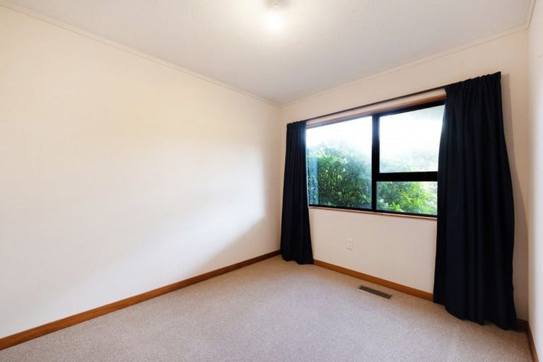Photo of property in 16a Parklands Drive, Karori, Wellington, 6012