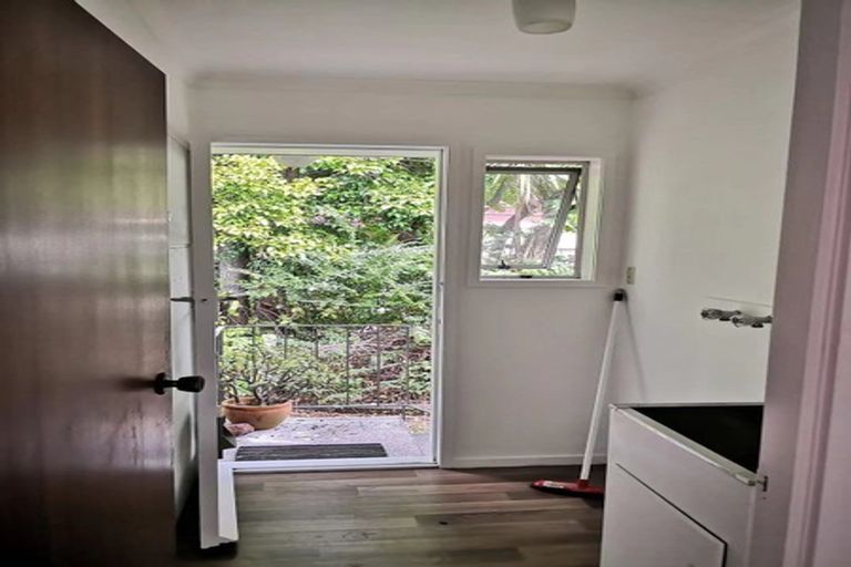 Photo of property in 1/454 East Coast Road, Windsor Park, Auckland, 0630