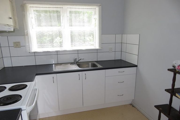 Photo of property in 88 Newlands Road, Newlands, Wellington, 6037