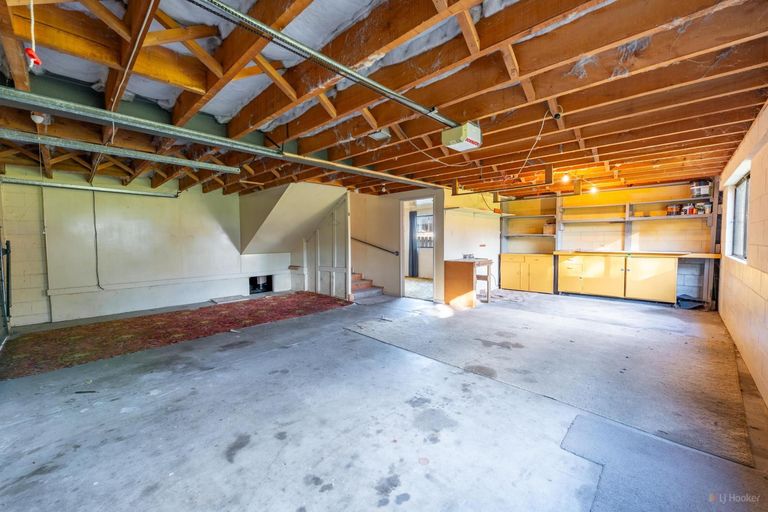 Photo of property in 12 Timaru Road, Waimate, 7924