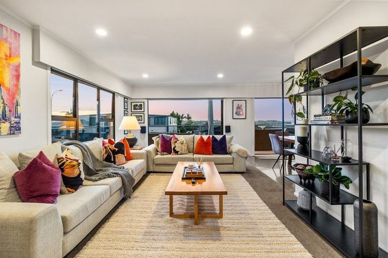 Photo of property in 16 Clyside Avenue, Half Moon Bay, Auckland, 2012