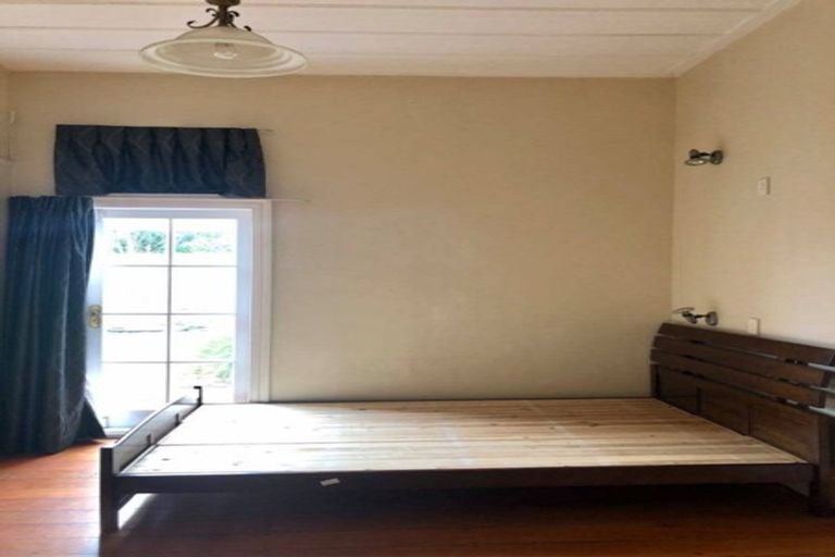 Photo of property in 17 Dudding Avenue, Northcote, Auckland, 0627