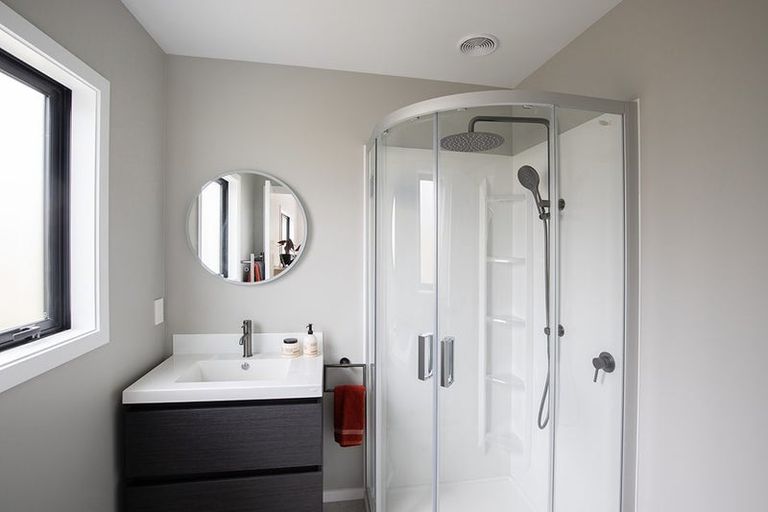 Photo of property in 124b Waiwhetu Road, Waterloo, Lower Hutt, 5011