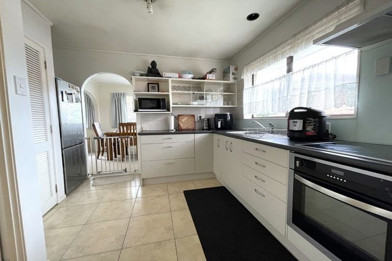 Photo of property in 2/4267 Great North Road, Glendene, Auckland, 0602