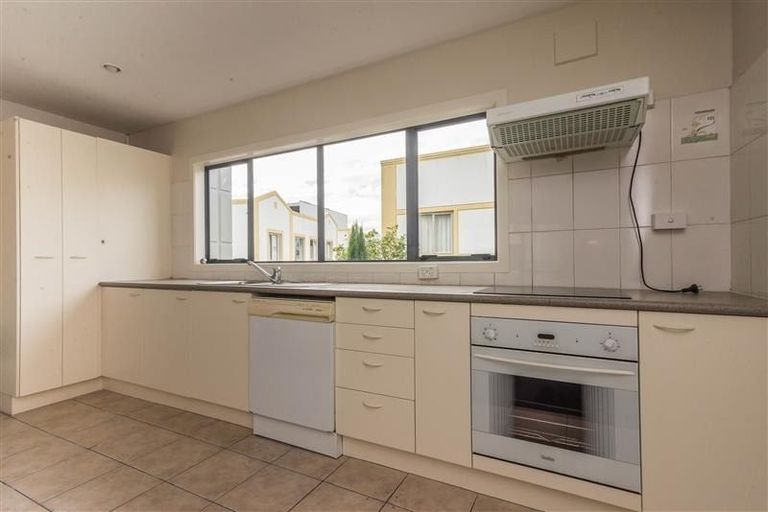 Photo of property in Krisley Court, 15/6 Ambrico Place, New Lynn, Auckland, 0600