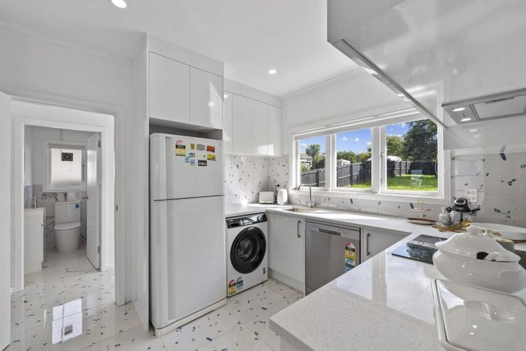 Photo of property in 21 Miller Road, Mangere Bridge, Auckland, 2022