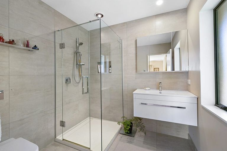 Photo of property in 7b Rimu Street, Strandon, New Plymouth, 4312