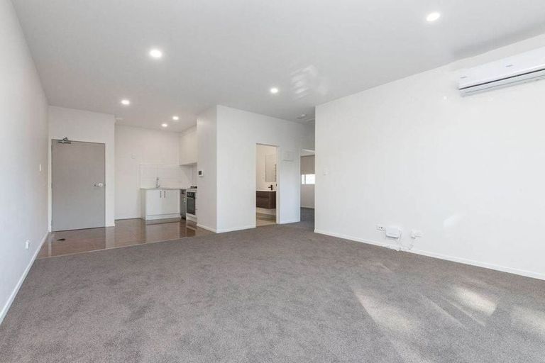 Photo of property in 1/14a Kaponga Crescent, New Lynn, Auckland, 0600