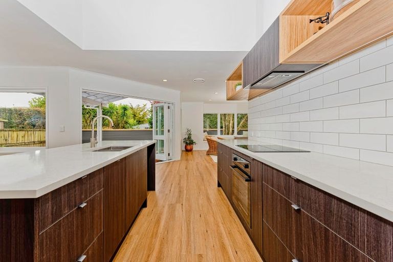 Photo of property in 51 Cambridge Road, Riverhead, 0820