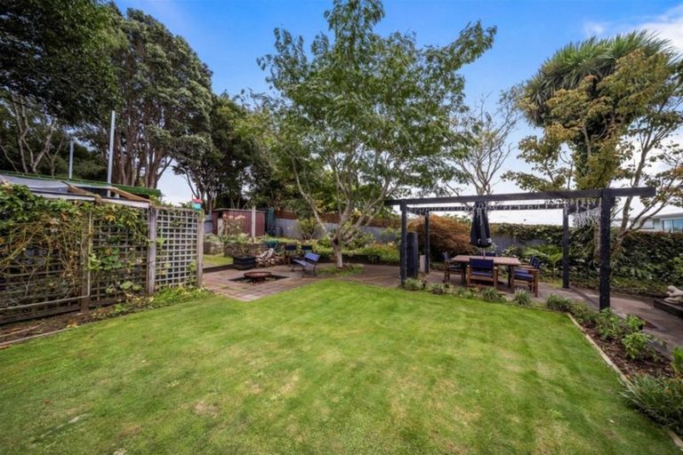 Photo of property in 44 Awanui Street, Merrilands, New Plymouth, 4312