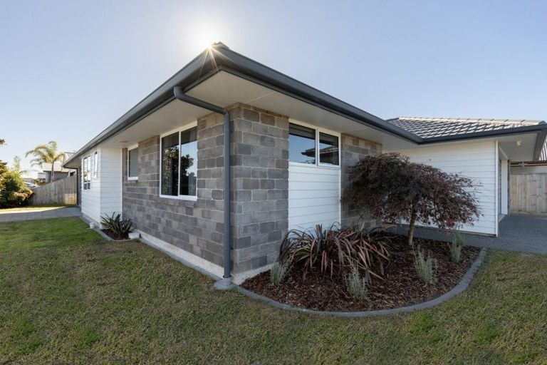 Photo of property in 56 Te Kio Crescent, Papamoa Beach, Papamoa, 3118