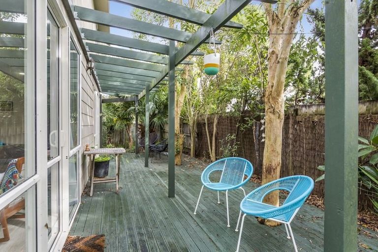 Photo of property in 18b Holiday Road, Stanmore Bay, Whangaparaoa, 0932