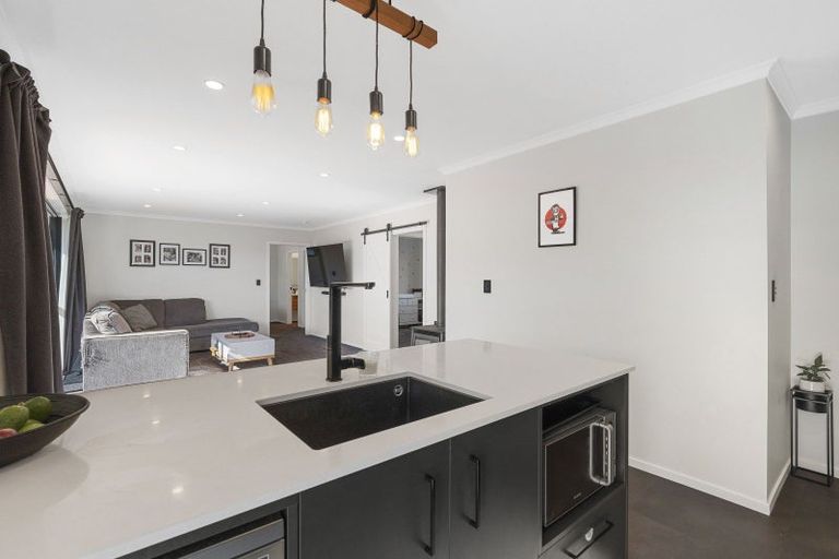 Photo of property in 7 Angus Place, Carterton, 5713