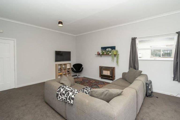 Photo of property in 35 Oxford Street, Fairfield, Hamilton, 3214