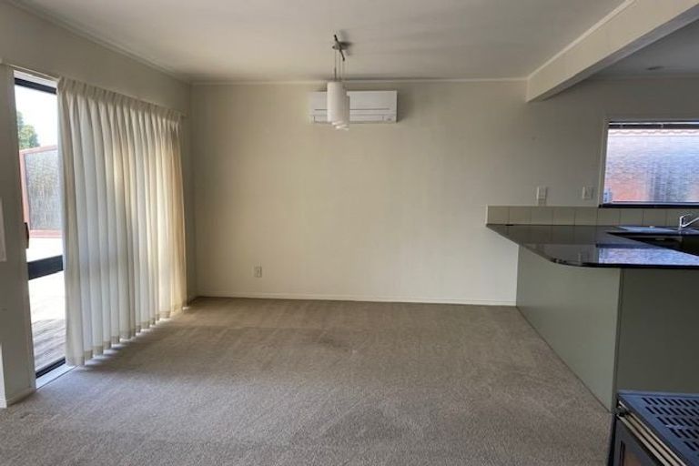 Photo of property in 2/31 Sunderlands Road, Half Moon Bay, Auckland, 2012