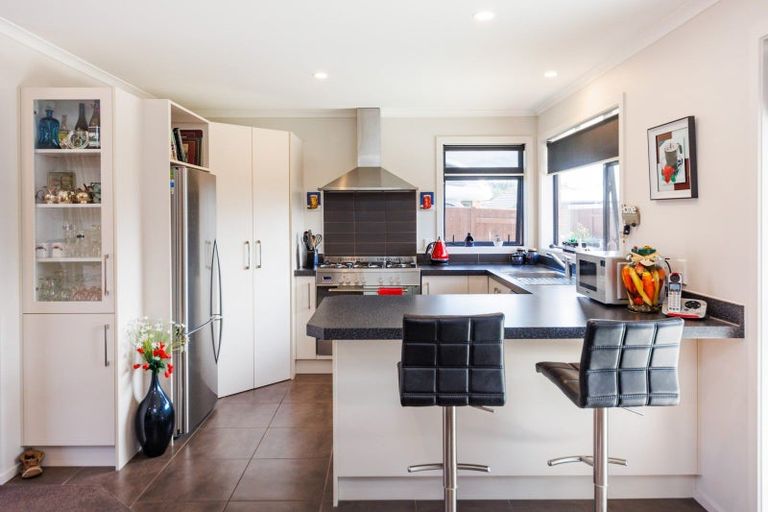 Photo of property in 14 Lorenzo Place, Kelvin Grove, Palmerston North, 4414