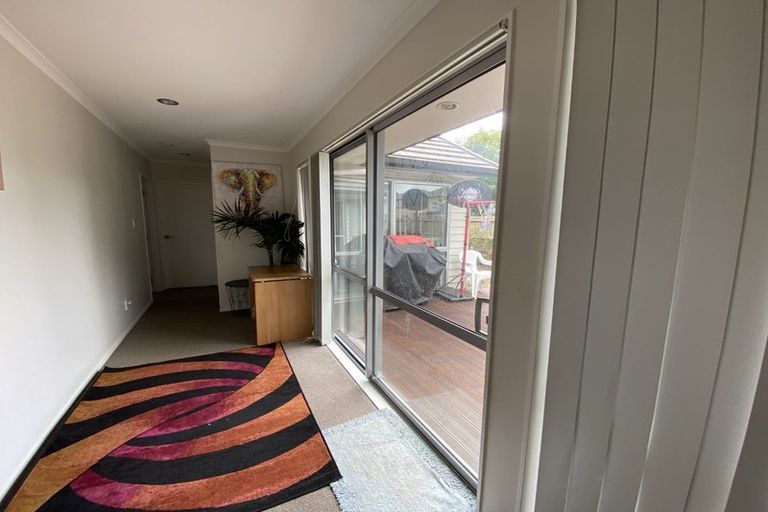 Photo of property in 8 Whekau Drive, Takanini, 2112