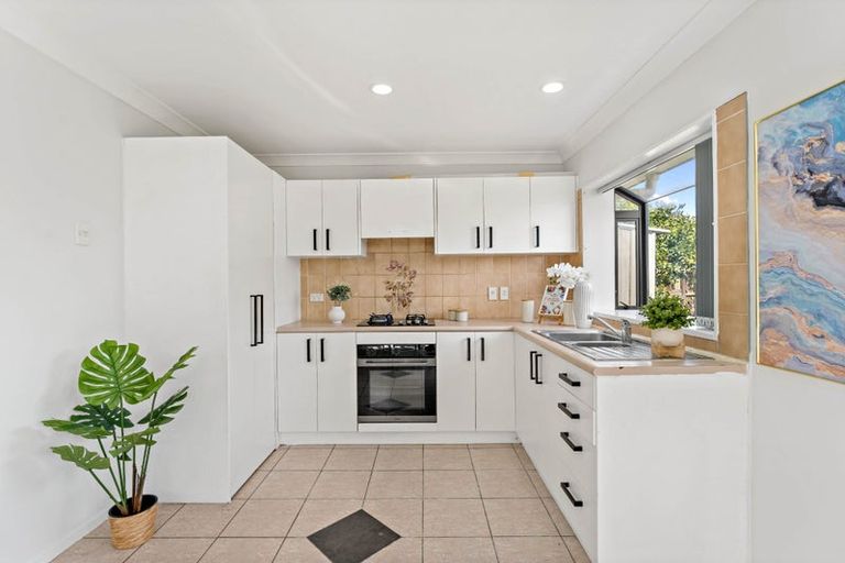 Photo of property in 17 Lolim Place, Favona, Auckland, 2024