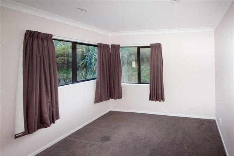 Photo of property in 27 Gifford Grove, Churton Park, Wellington, 6037