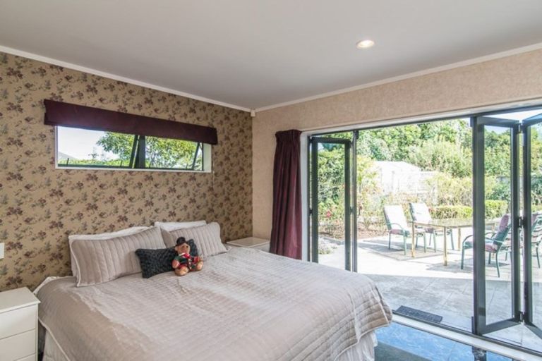 Photo of property in 11 Hurworth Grove, Waikanae, 5036