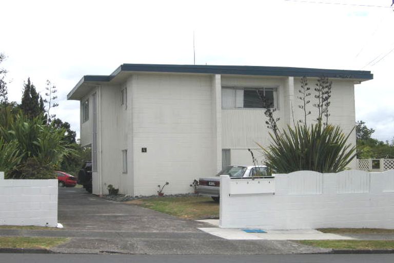 Photo of property in 1/4 Archers Road, Glenfield, Auckland, 0629