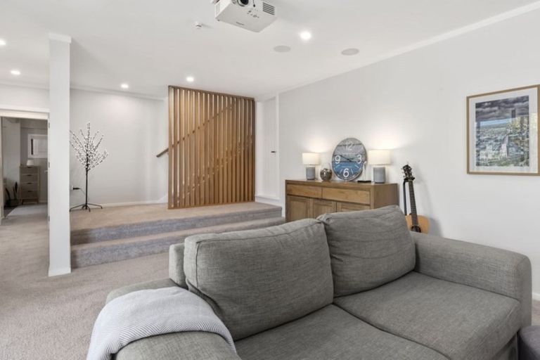 Photo of property in 8 Robin Lane, Browns Bay, Auckland, 0630