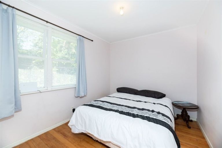 Photo of property in 5 Griffiths Place, Te Atatu South, Auckland, 0610