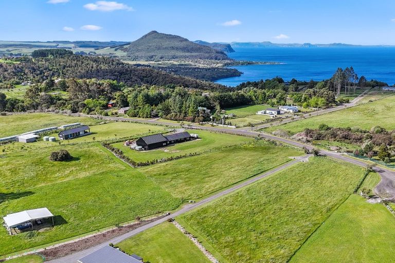 Photo of property in 58 Parerohi Grove, Kuratau, Turangi, 3381