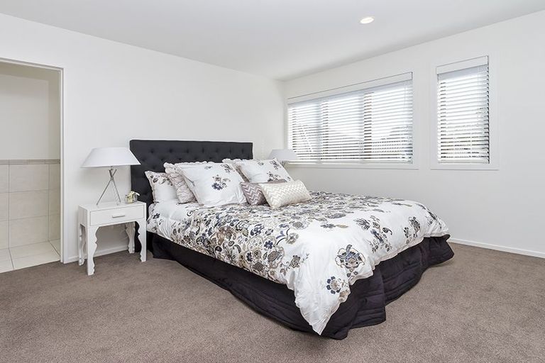 Photo of property in 32a Bleakhouse Road, Howick, Auckland, 2014