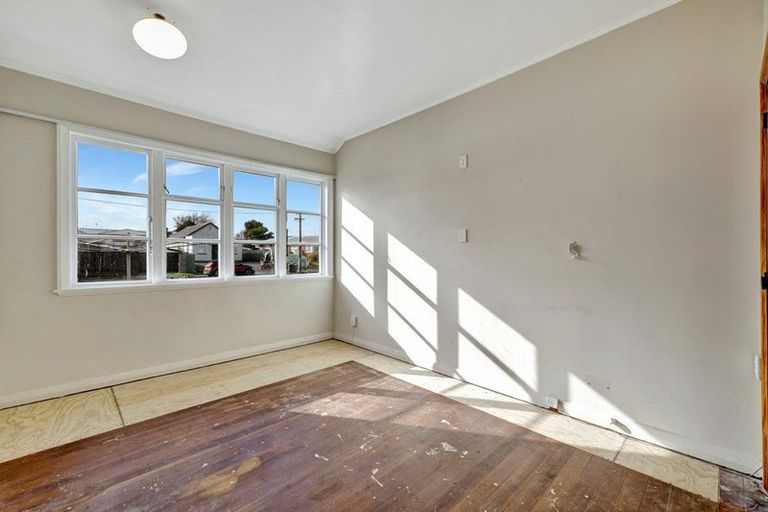 Photo of property in 12 Hardy Street, New Brighton, Christchurch, 8061
