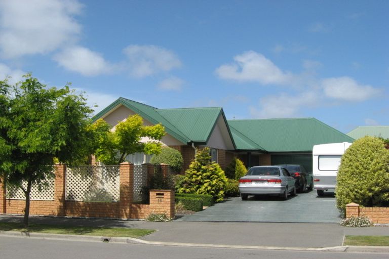 Photo of property in 18 Chesterfield Mews, Russley, Christchurch, 8042