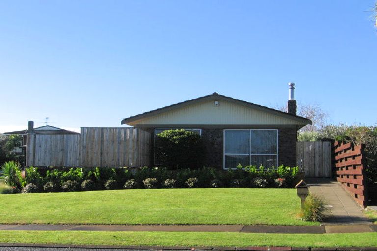 Photo of property in 6 Fielding Crescent, Farm Cove, Auckland, 2012
