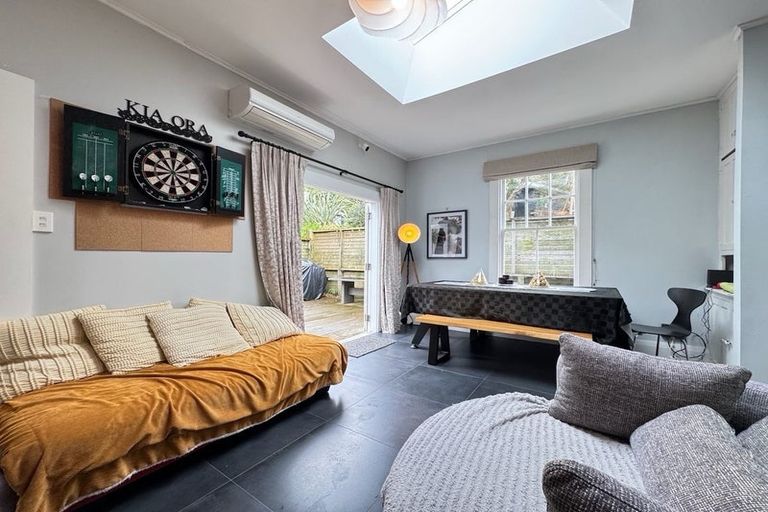 Photo of property in 7 Omar Street, Khandallah, Wellington, 6035