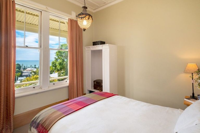 Photo of property in 16 Sealy Road, Bluff Hill, Napier, 4110