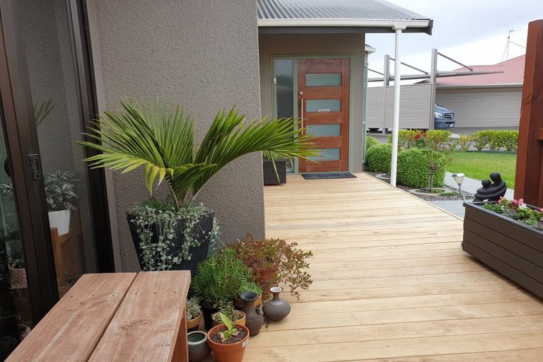 Photo of property in 16 Waharua Place, Tawhero, Whanganui, 4501