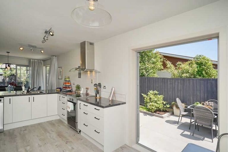 Photo of property in 2/121 Barrington Street, Somerfield, Christchurch, 8024