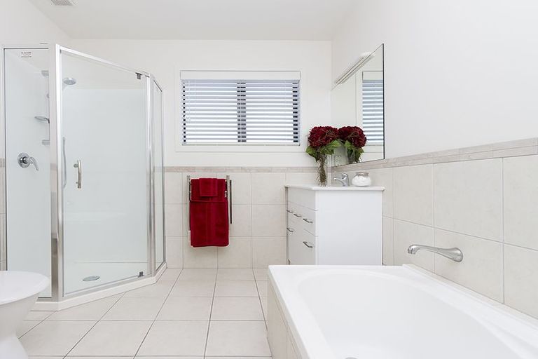 Photo of property in 32a Bleakhouse Road, Howick, Auckland, 2014