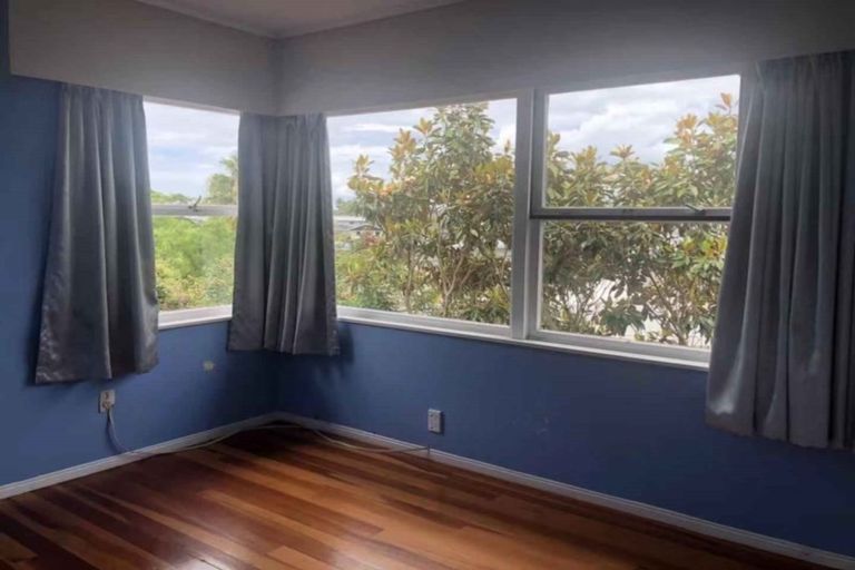 Photo of property in 25 Sorrel Crescent, Bucklands Beach, Auckland, 2012