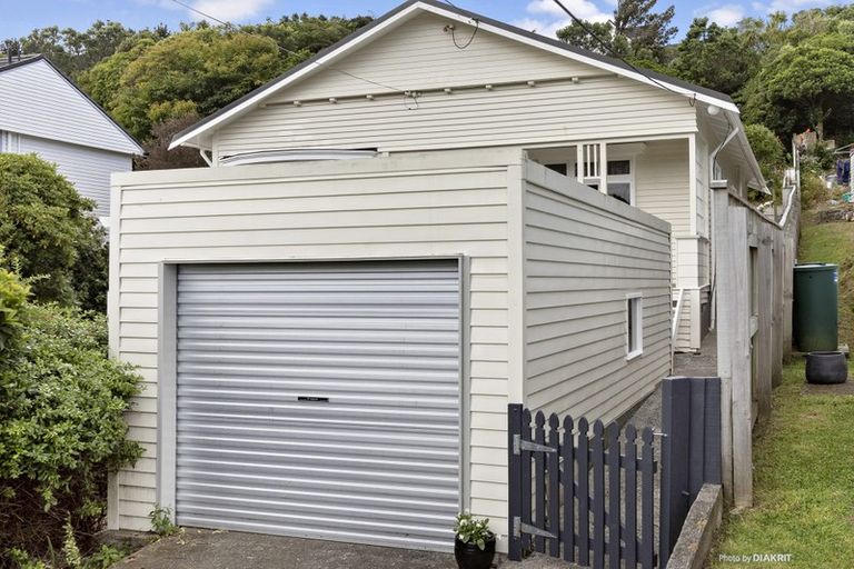 Photo of property in 94 Parkvale Road, Karori, Wellington, 6012