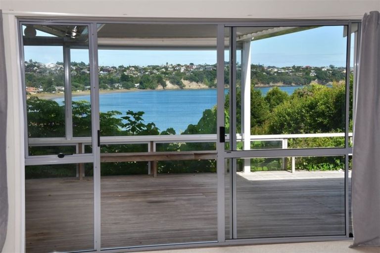 Photo of property in 22a Tindalls Bay Road, Tindalls Beach, Whangaparaoa, 0930