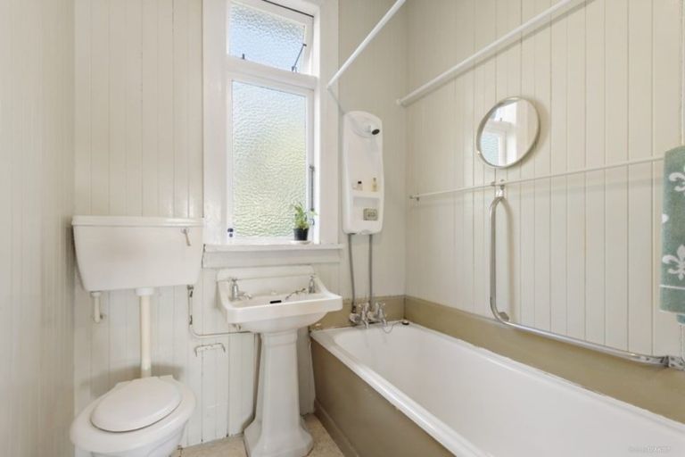 Photo of property in 111 Grafton Road, Roseneath, Wellington, 6011