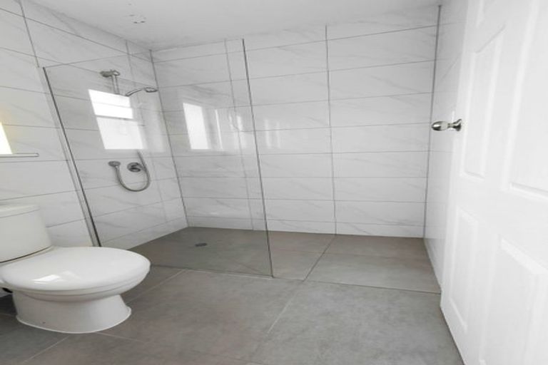 Photo of property in 383 West Coast Road, Glen Eden, Auckland, 0602