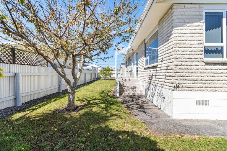 Photo of property in 20-20a Huatoki Street, Vogeltown, New Plymouth, 4310