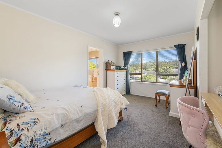 Photo of property in 3 Vari Place, Bayview, Auckland, 0629