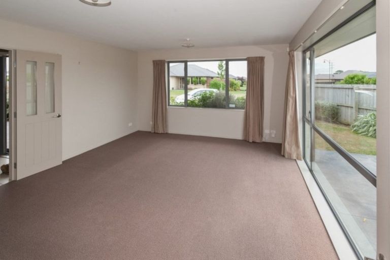 Photo of property in 6 Dunsford Close, Halswell, Christchurch, 8025