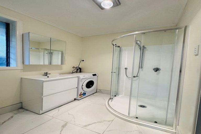 Photo of property in 75 Awaroa Road, Sunnyvale, Auckland, 0612