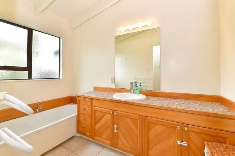 Photo of property in 159 Whangaparaoa Road, Red Beach, 0932