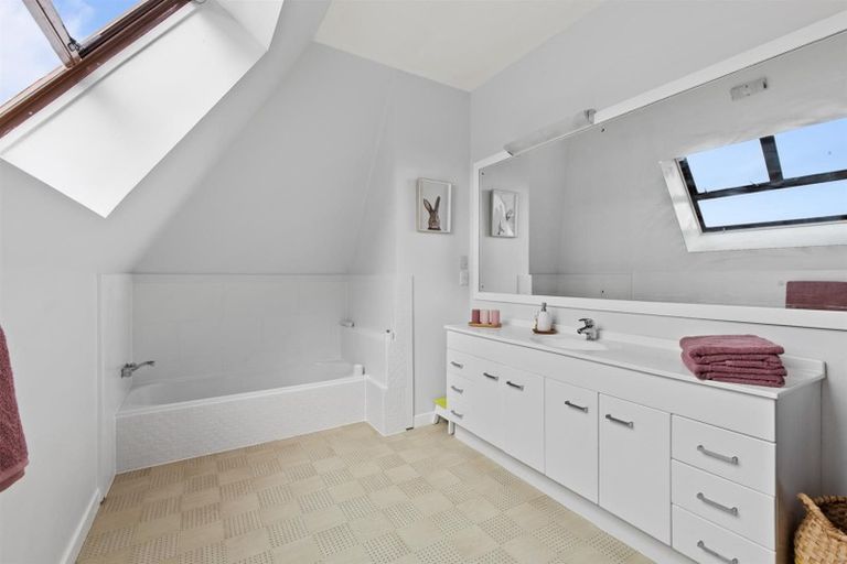 Photo of property in 2/3 County Road, Torbay, Auckland, 0630